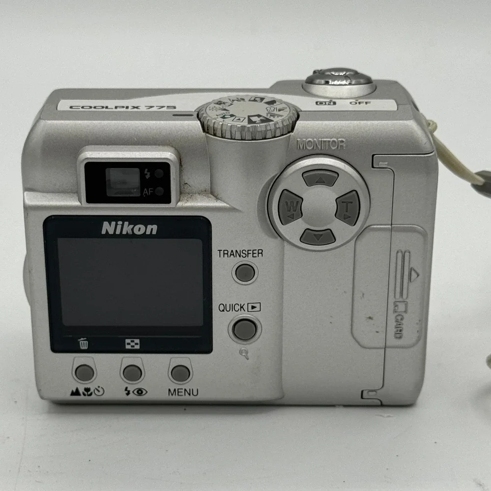 Nikon coolpix 775